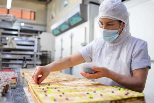 AI Monitoring Safeguards Hygiene and Quality in Food Processing Plants