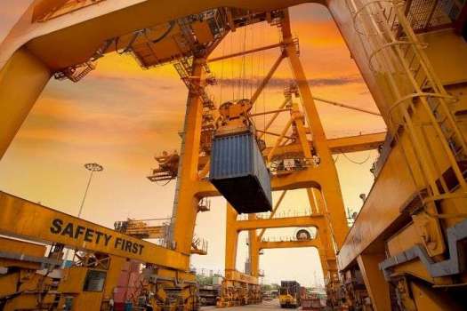 Ensure the Port Safety with a Container Lifting System
