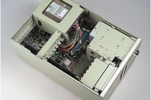 Компактний промисловий корпус Advantech IPC-7220 з повітряним фільтром для встановлення материнської плати ATX