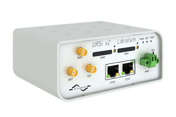 Balanced, non-modular UMTS/HSPA+ router with standard features